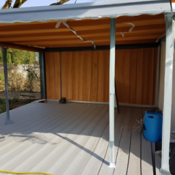 Créer une atmosphère méditerranéenne avec une pergola en fer forgé Lunel